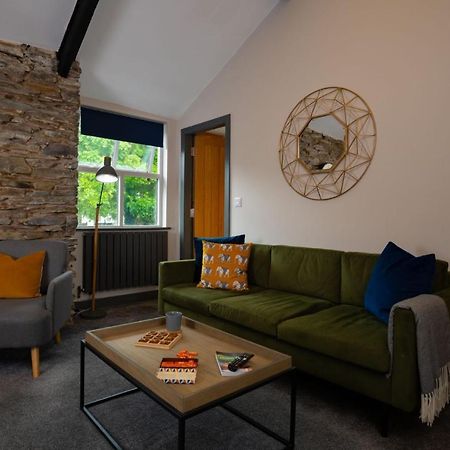 Spacious - Contemporary 2Br Apartment - Central Ambleside - Parking Ngoại thất bức ảnh