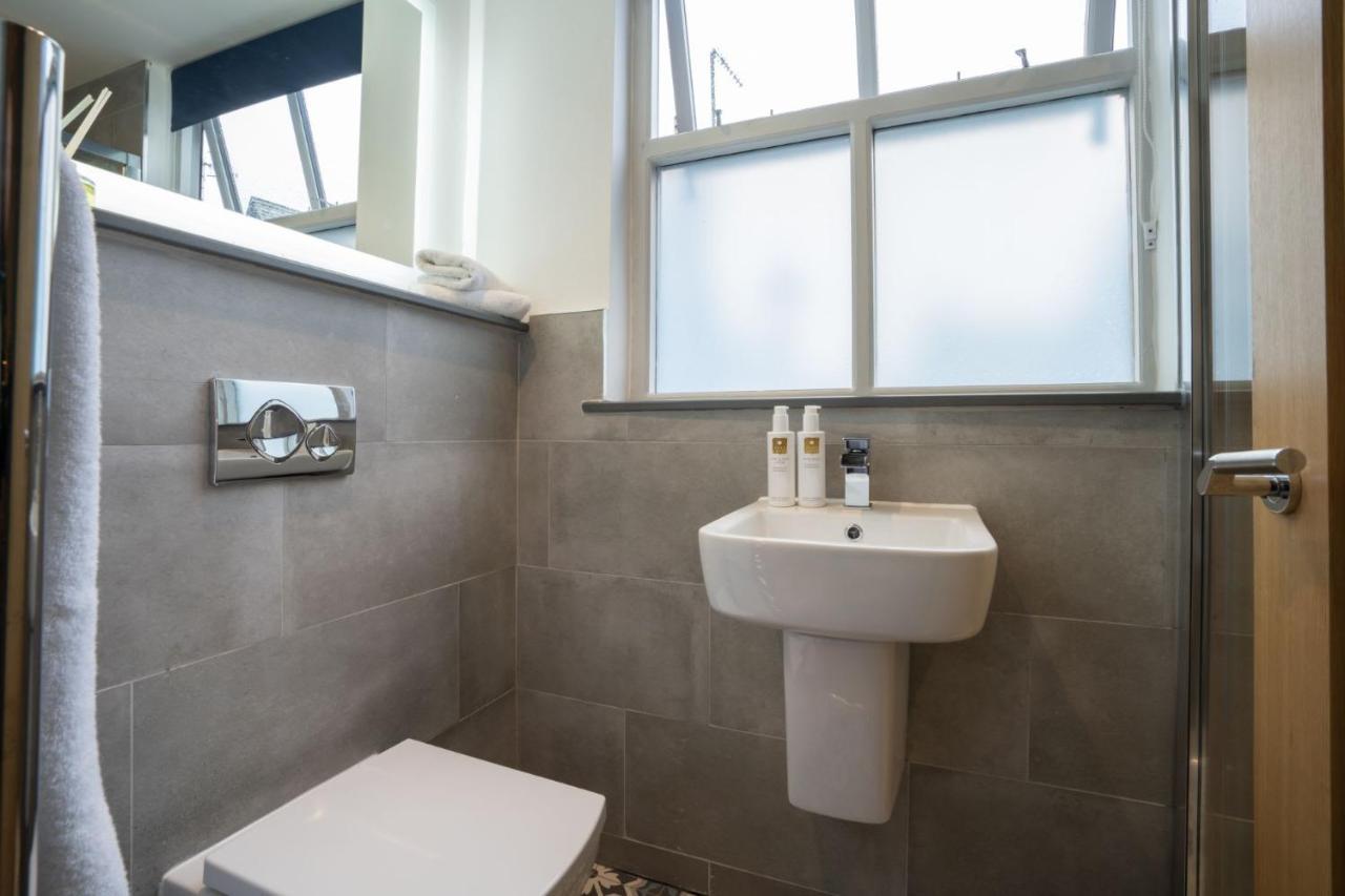 Spacious - Contemporary 2Br Apartment - Central Ambleside - Parking Ngoại thất bức ảnh