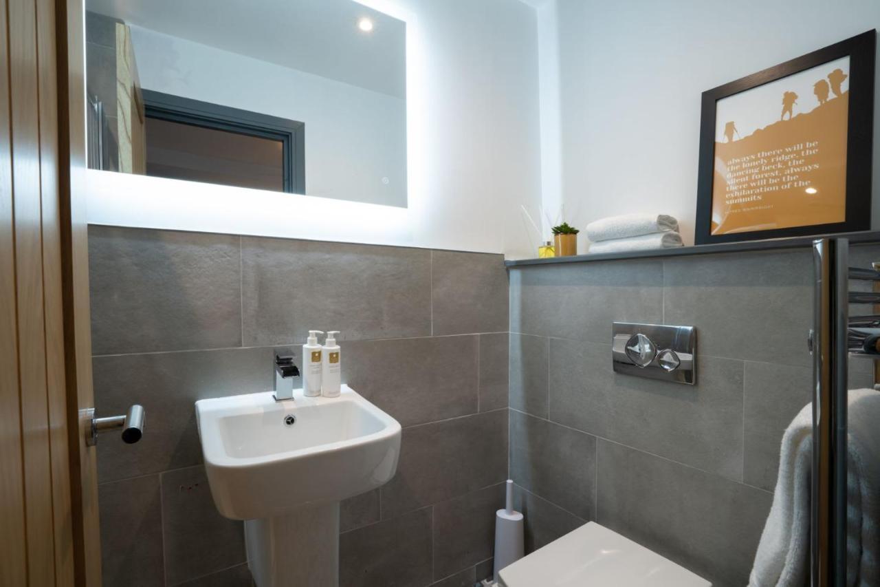 Spacious - Contemporary 2Br Apartment - Central Ambleside - Parking Ngoại thất bức ảnh