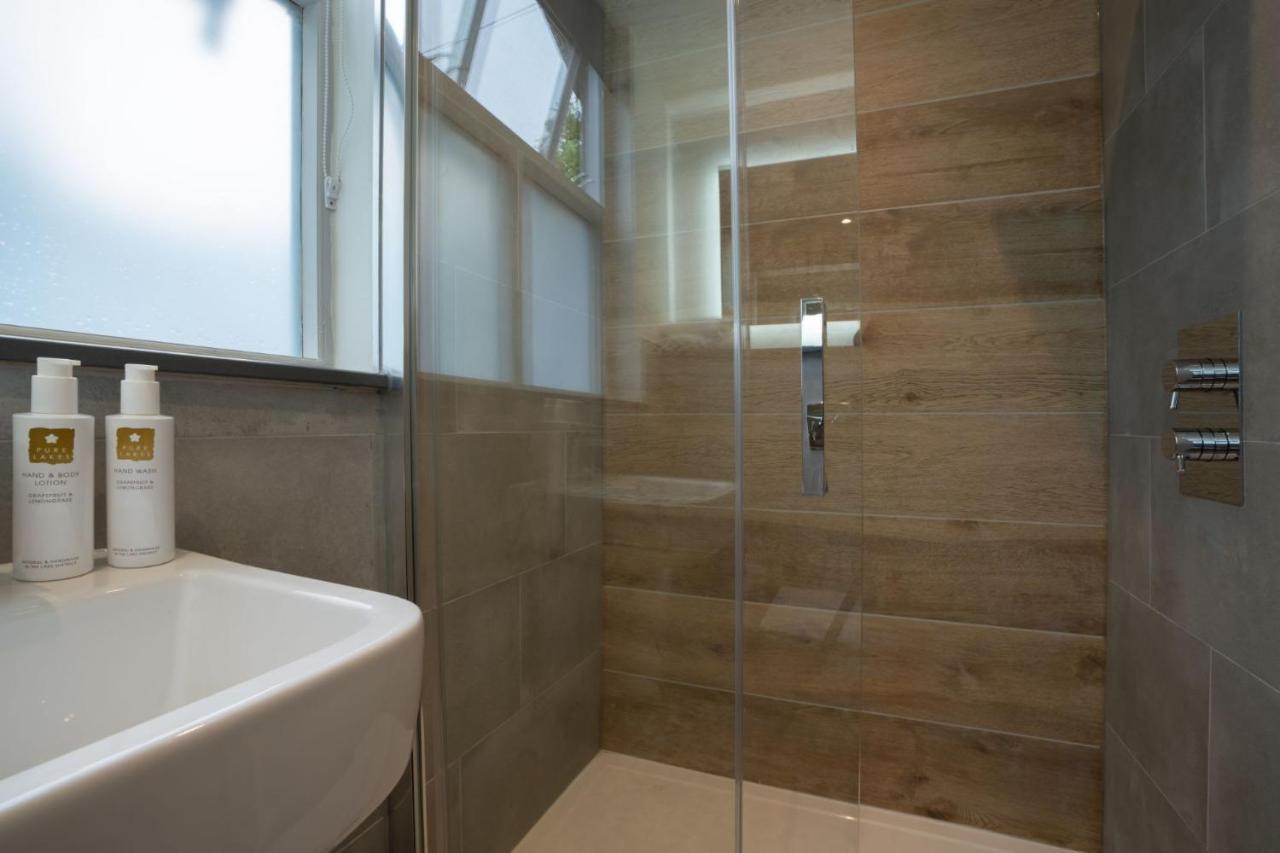 Spacious - Contemporary 2Br Apartment - Central Ambleside - Parking Ngoại thất bức ảnh