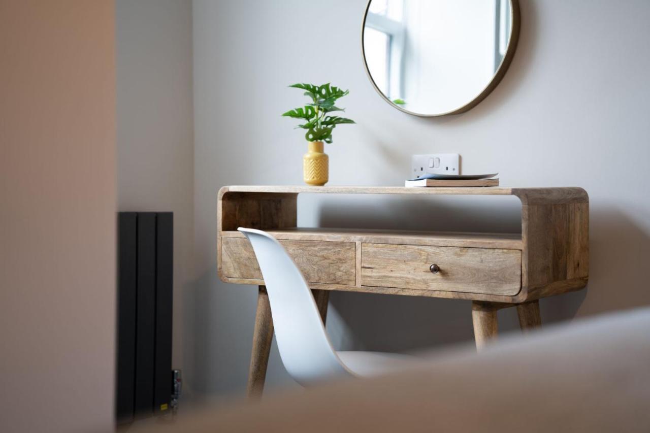 Spacious - Contemporary 2Br Apartment - Central Ambleside - Parking Ngoại thất bức ảnh