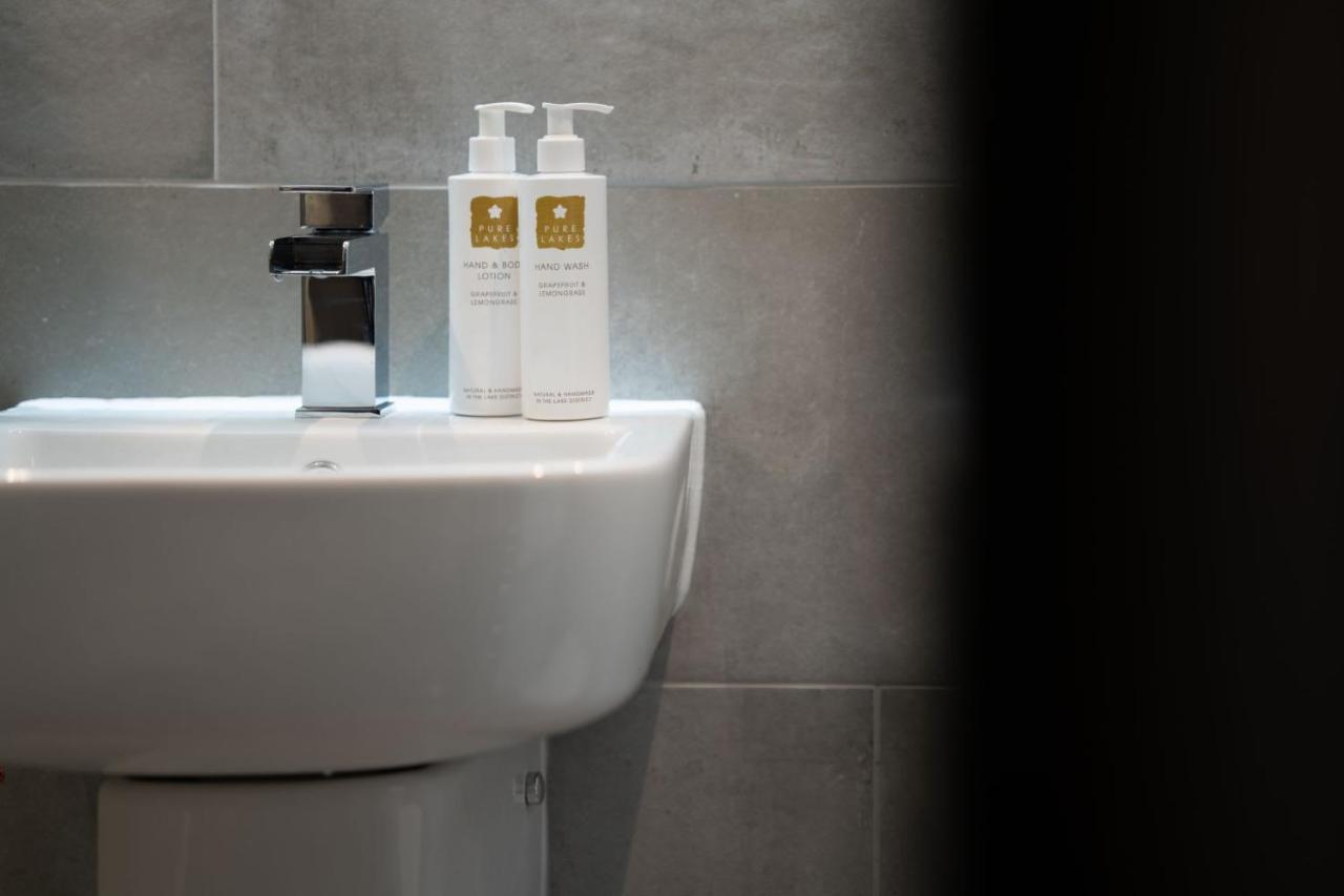 Spacious - Contemporary 2Br Apartment - Central Ambleside - Parking Ngoại thất bức ảnh